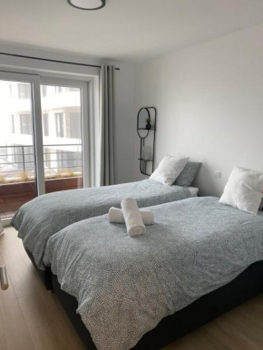Lichtrijk 2-slaapkamerappartement met zeezicht en gratis parking